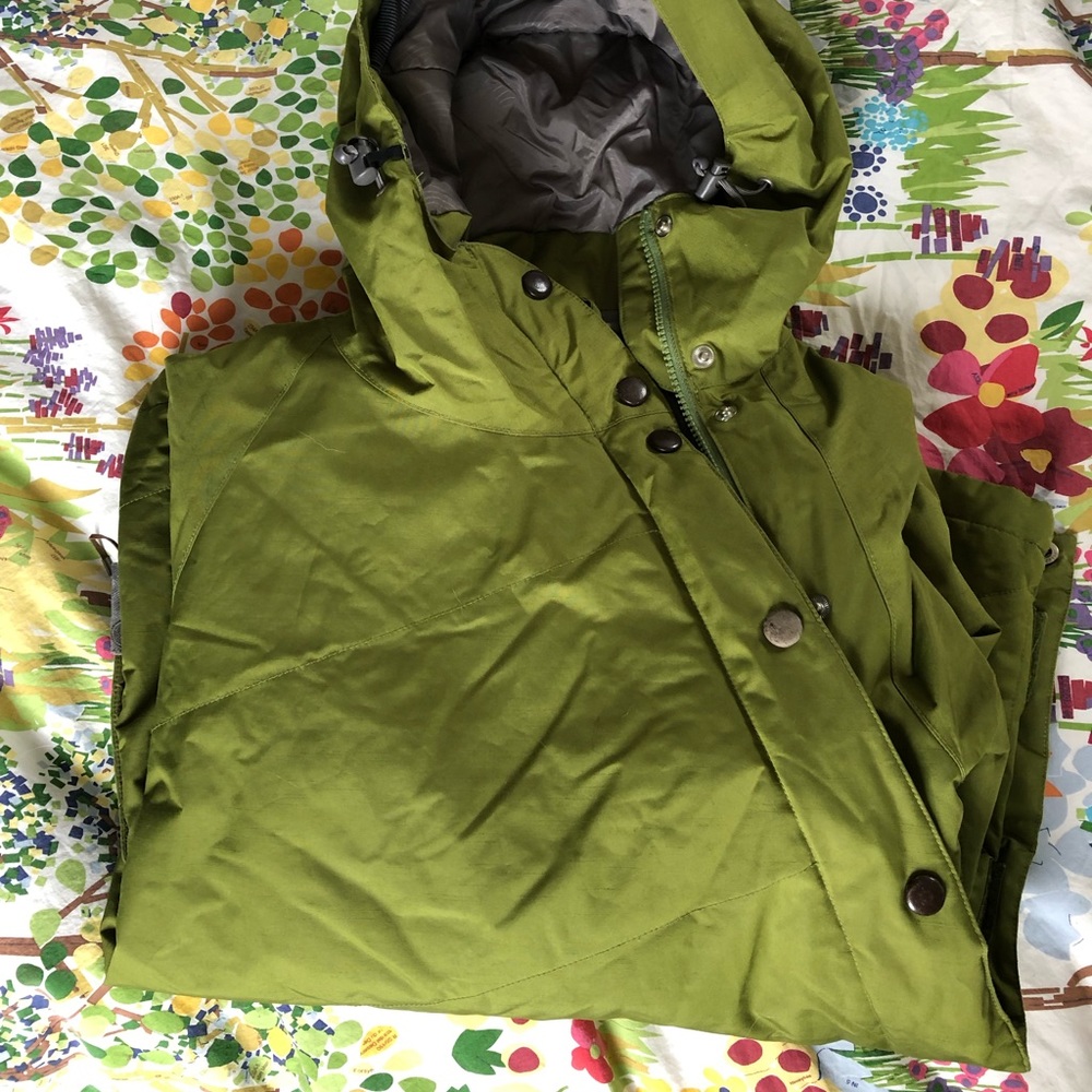 Women’s Holden snowboarding jacket